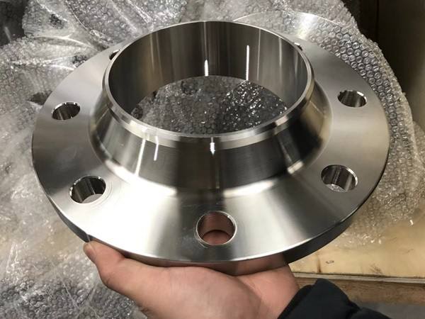 �������m